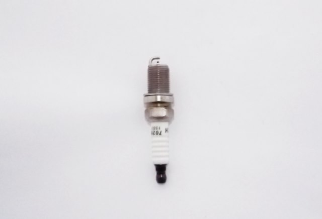 800i Spark Plug